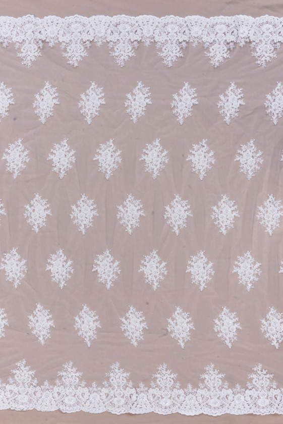 Кремове мереживо з намистин