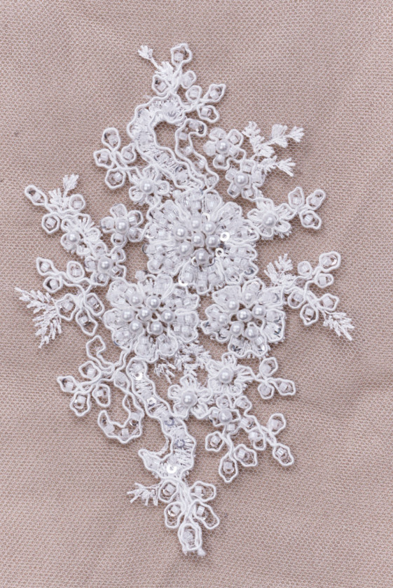 Dentelle crème perlée