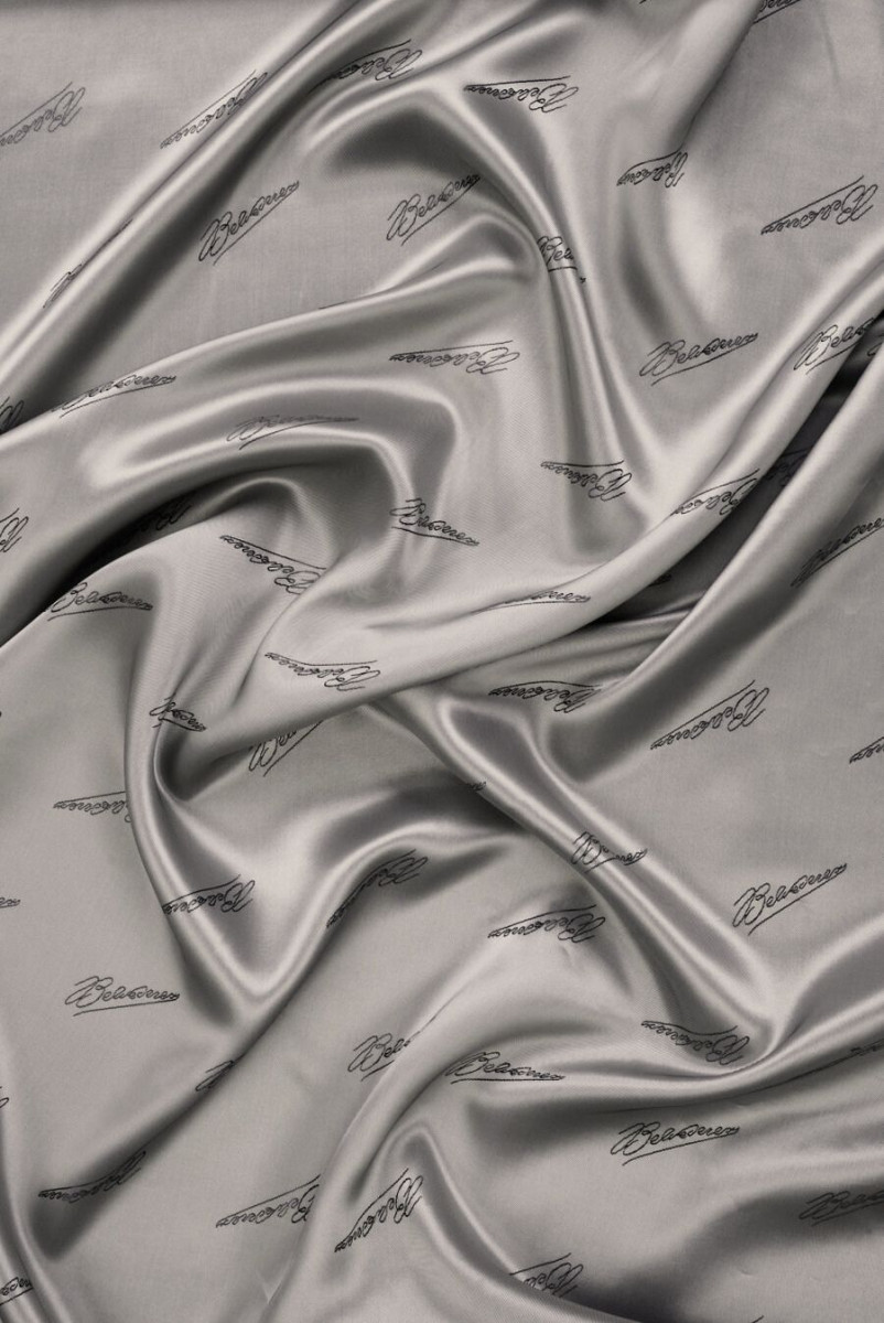 Signature two-tone lining