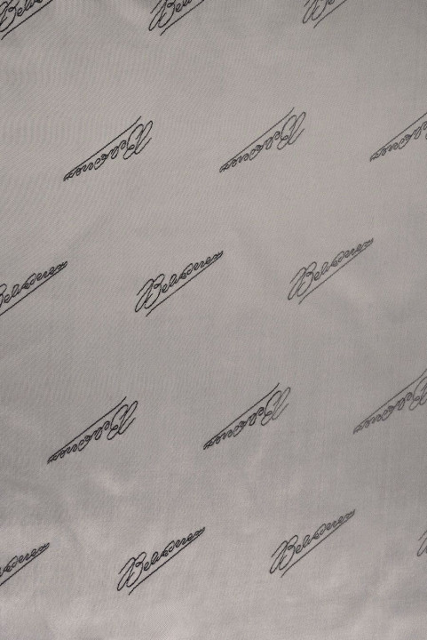 Signature two-tone lining