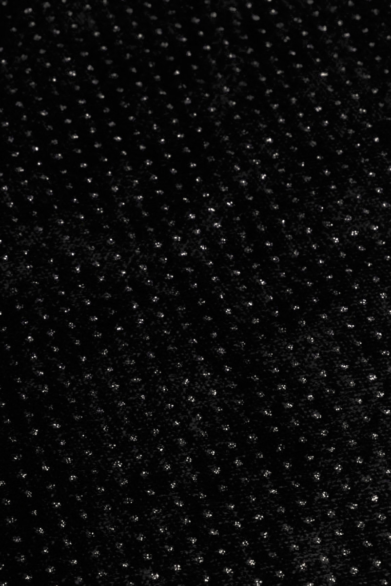 Samtschwarze glänzende Punkte