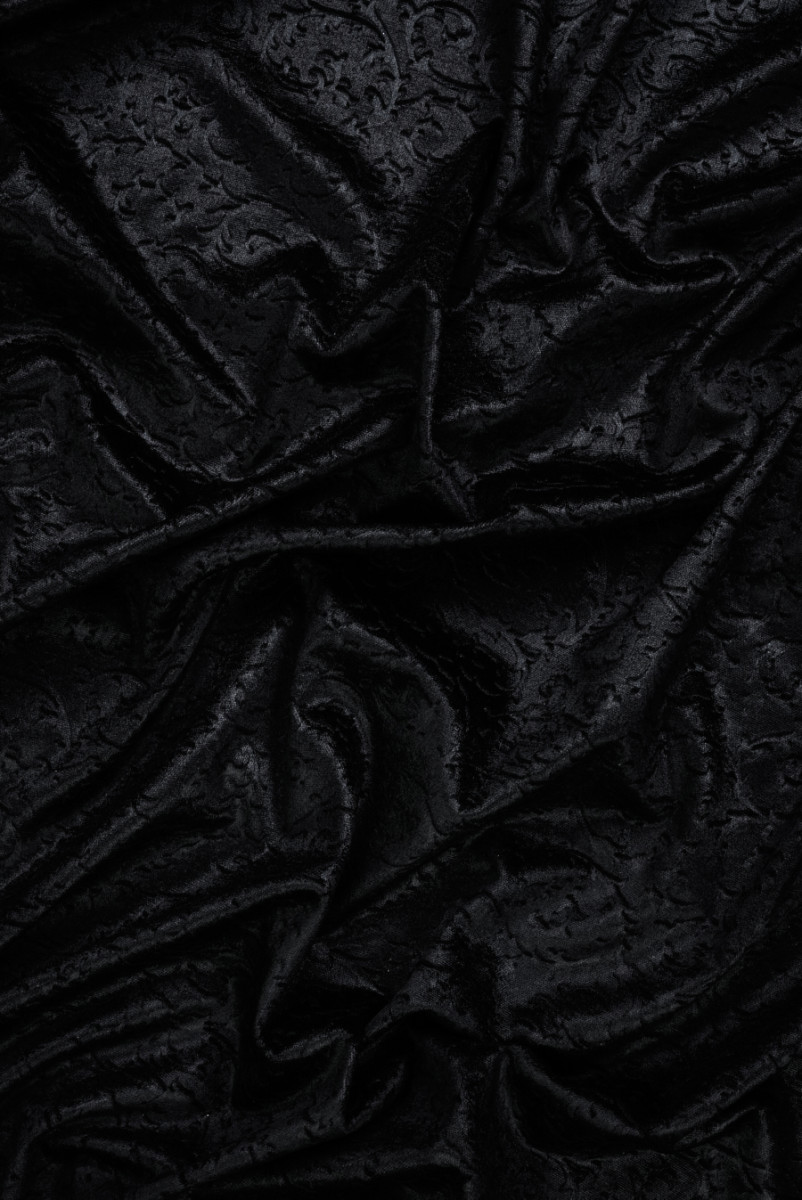Velours noir embossé