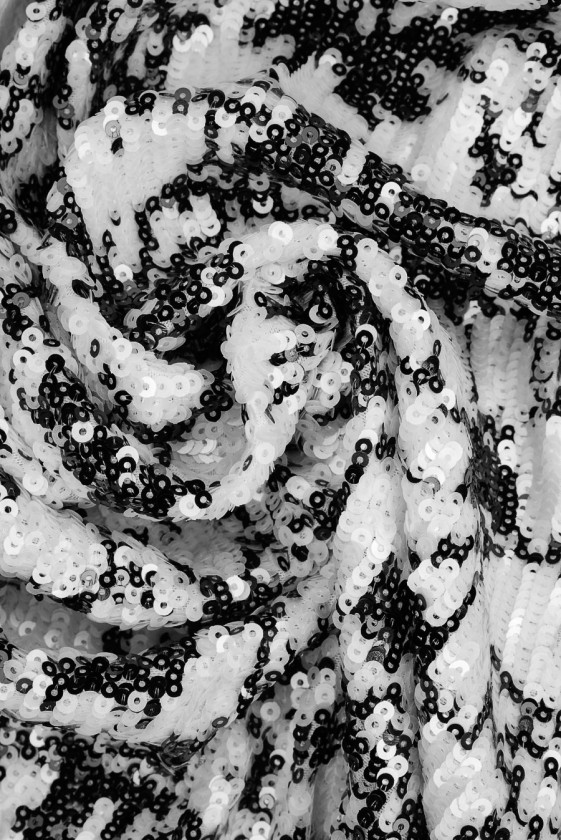 Cekiny biało czarne kwiaty