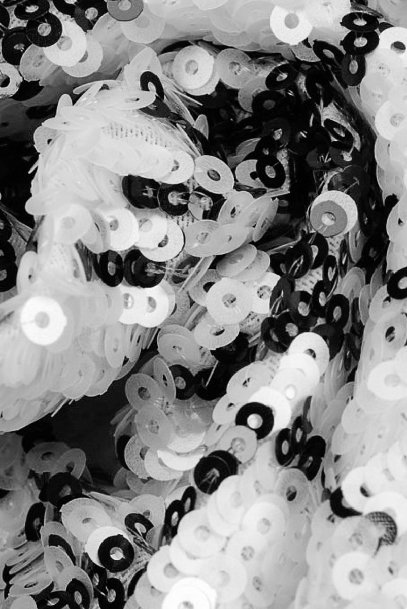 Cekiny biało czarne kwiaty