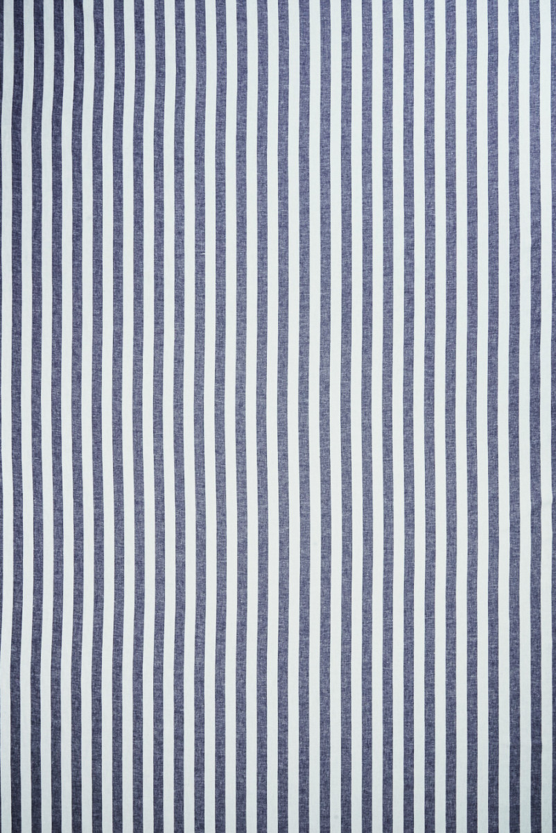 Leinen mit Viskose in marineblauen Streifen