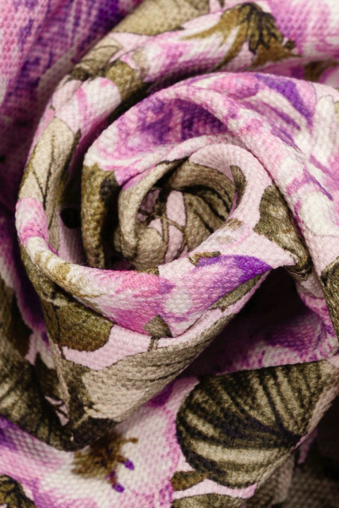 Algodón con flores moradas