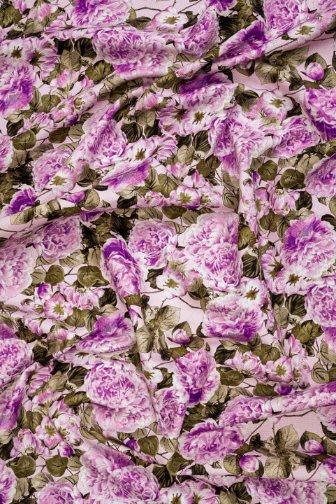 Algodón con flores moradas