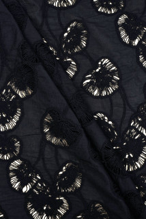 Batiste negro bordado con ginkgos