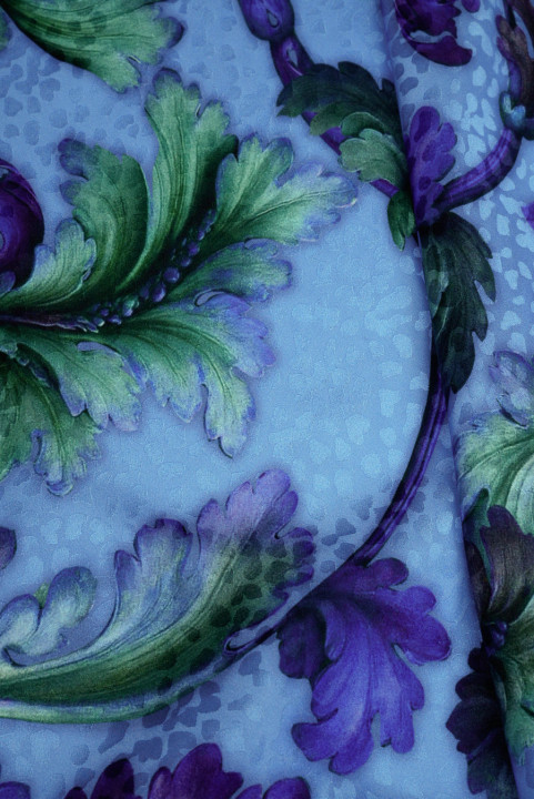 Jacquard-Seide mit langen Blättern