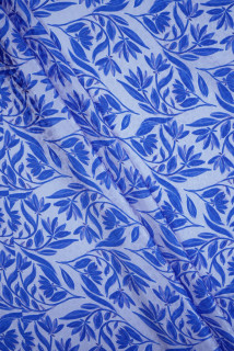Seda jacquard con flores azul aciano