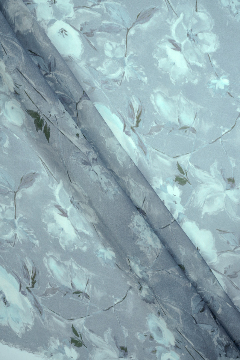 MuÅlin jedwabny niebiesko szary w kwiaty