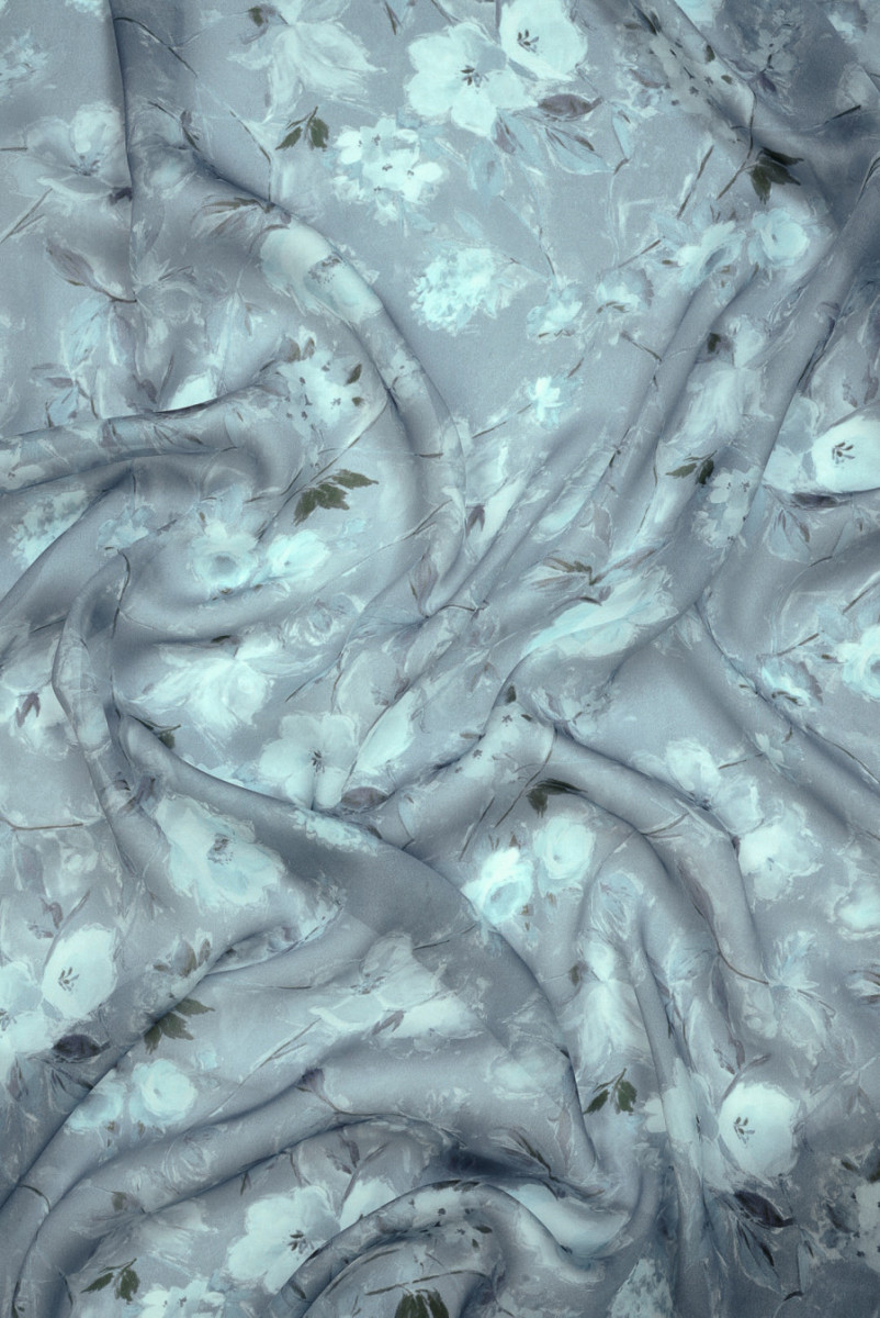 Muślin jedwabny niebiesko szary w kwiaty