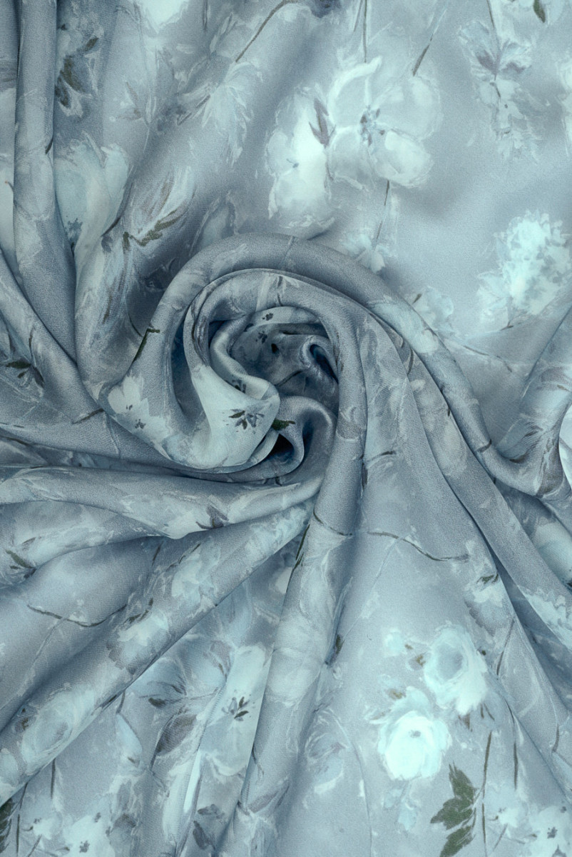 Muślin jedwabny niebiesko szary w kwiaty