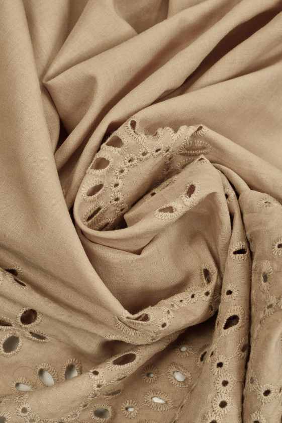 Batiste camel brodée