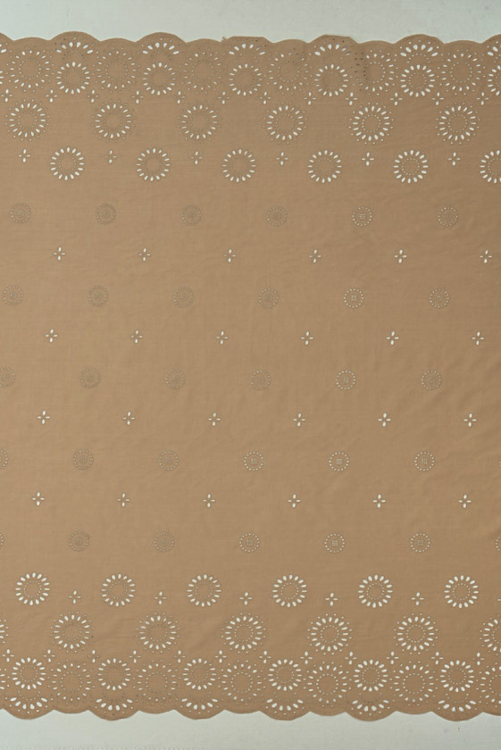 Broderad kamelbatist