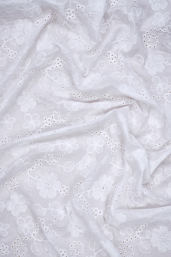 Batyst śmietanowy haftowany