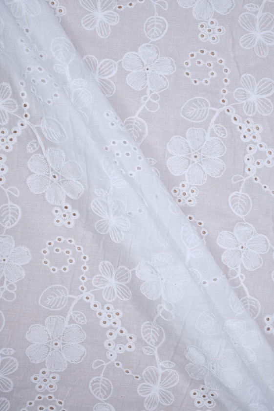 Batyst śmietanowy haftowany