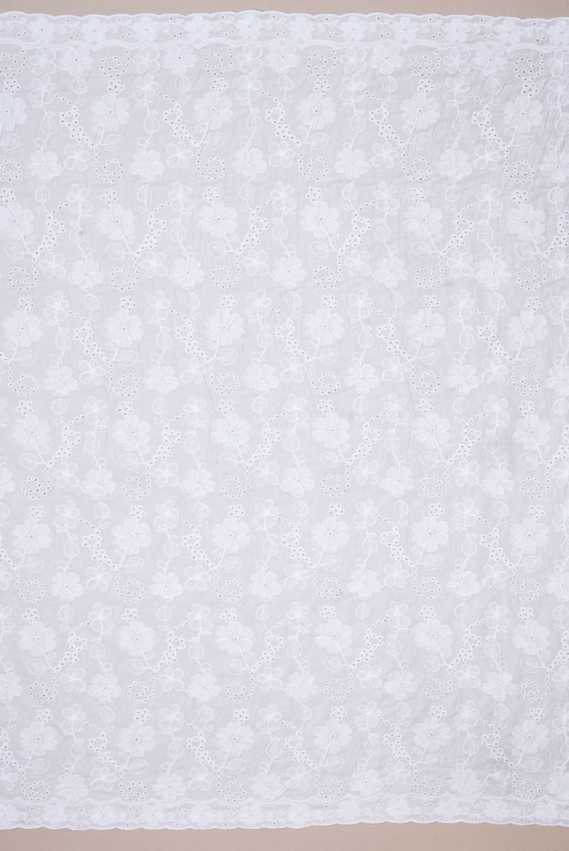 Batyst śmietanowy haftowany