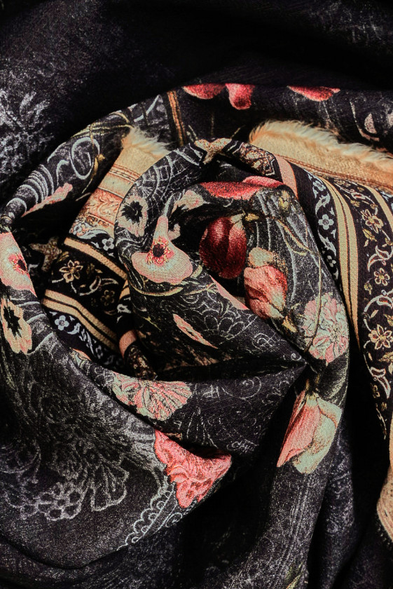 Wiskoza w ornamenty czarna