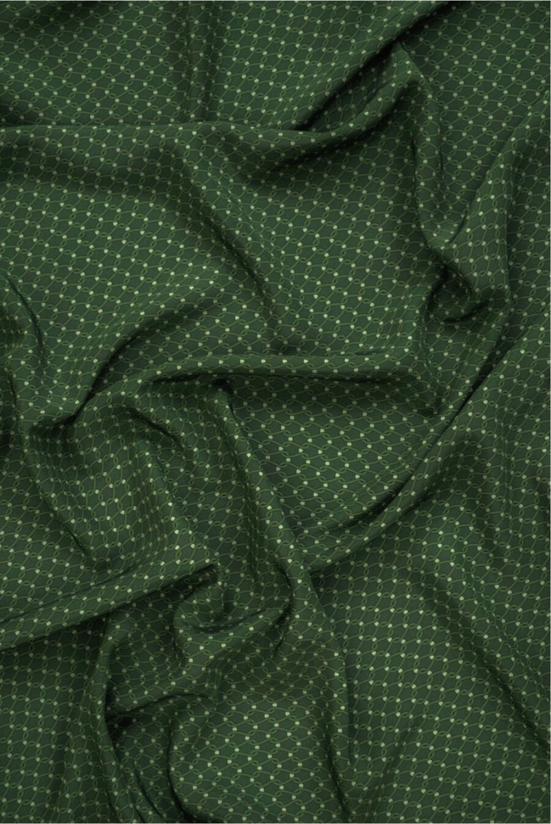 Satén verde con cadenas