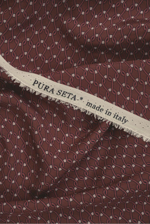 Crepé de seda marrón con motivo de cadenas