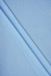 Overhemdenkatoen met strepen en kristallen lichtblauw KUPON 110 cm