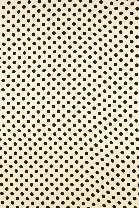 Smėlio spalvos viskozė su juodais polka taškais