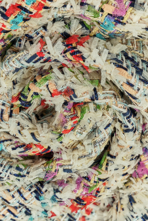 Tkanina typu chanel kremowa z kolorowymi nitkami