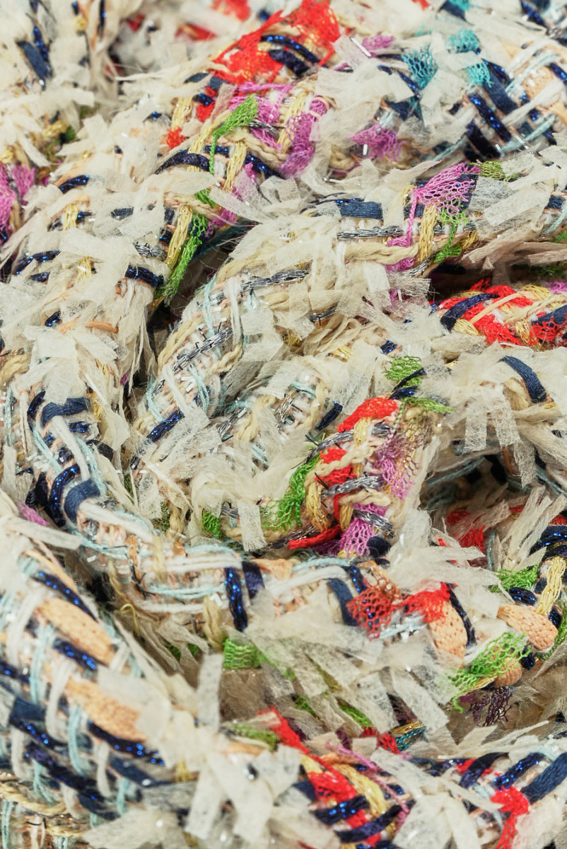 Tkanina typu chanel kremowa z kolorowymi nitkami