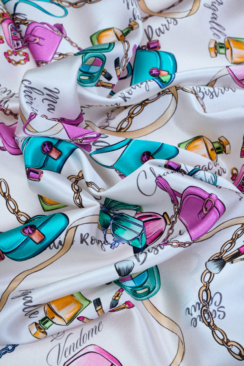 Satyna jedwabna torebki i perfumy