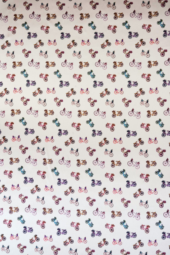 Satyna jedwabna rowery na kremowym tle