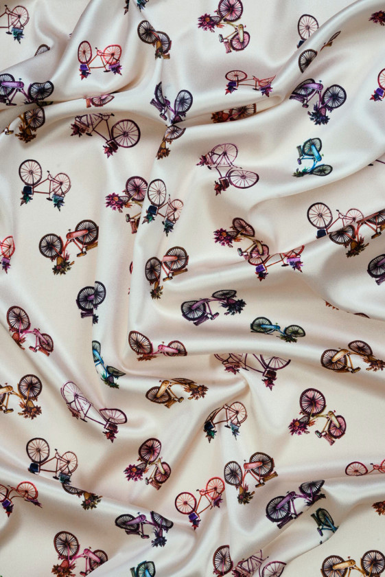 Satyna jedwabna rowery na kremowym tle