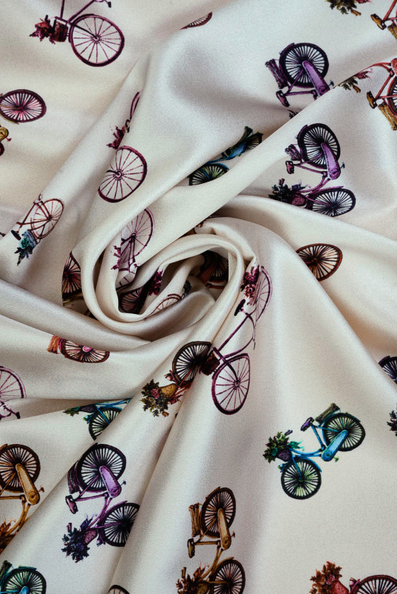 Satyna jedwabna rowery na kremowym tle