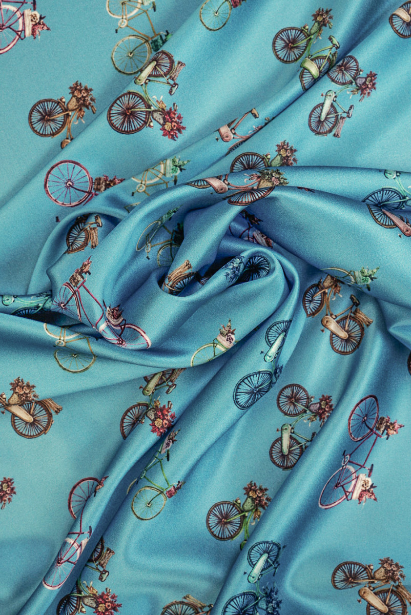 Satyna jedwabna rowery na jeansowym tle