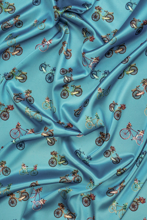 Satyna jedwabna rowery na jeansowym tle