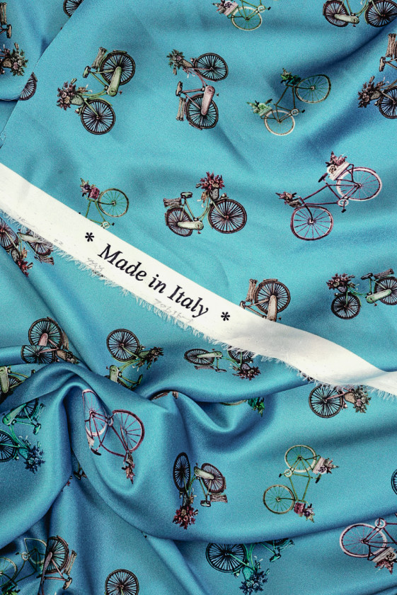 Satyna jedwabna rowery na jeansowym tle