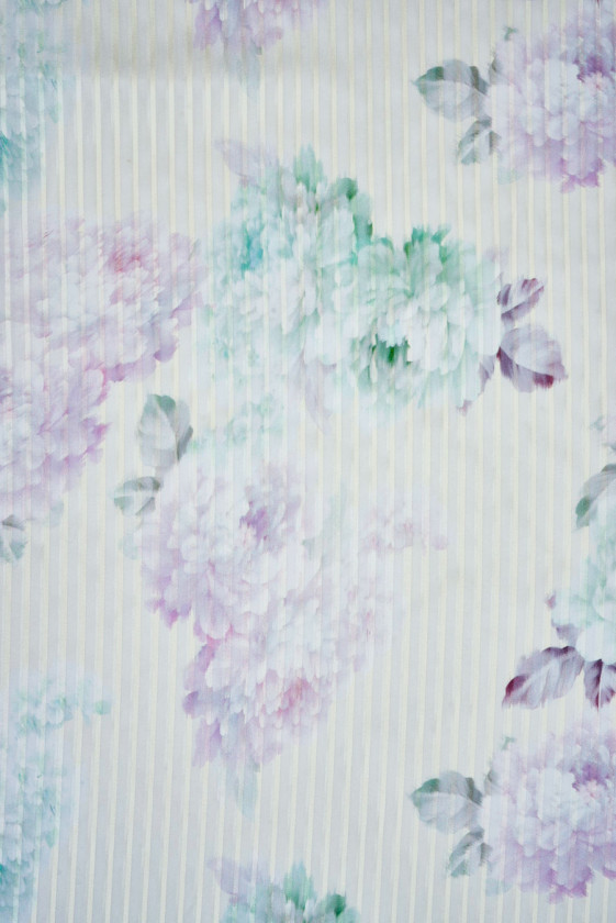 Seiden-Devoré in Butterfarbe mit Blumenmuster