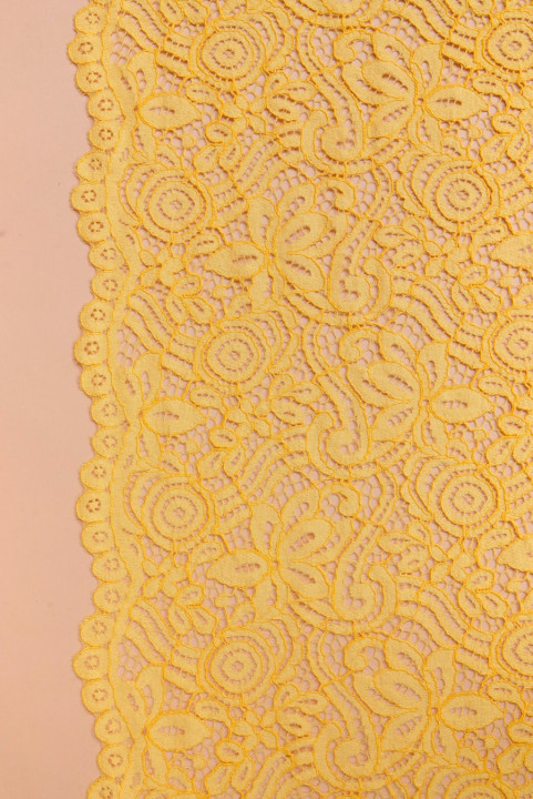 Encaje con algodón amarillo
