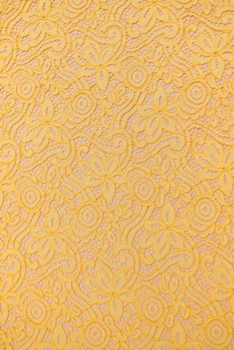 Encaje con algodón amarillo