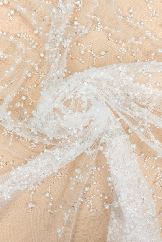 Koraliki i perły załamana biel