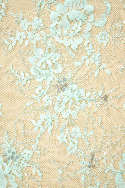 Dentelle française avec perles menthe