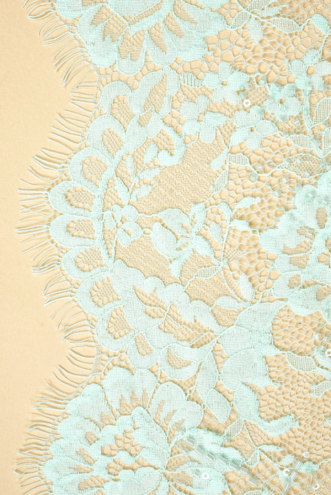 Dentelle française avec perles menthe