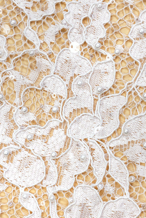 Grietininė nėrinė su gėlių siuvinėjimu ir perlais