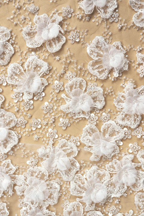 Tulle crème exclusif à fleurs 3D