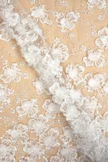Tul crema exclusivo con flores 3D