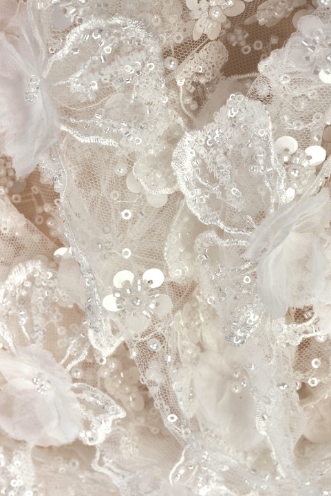Tulle crème exclusif à fleurs 3D