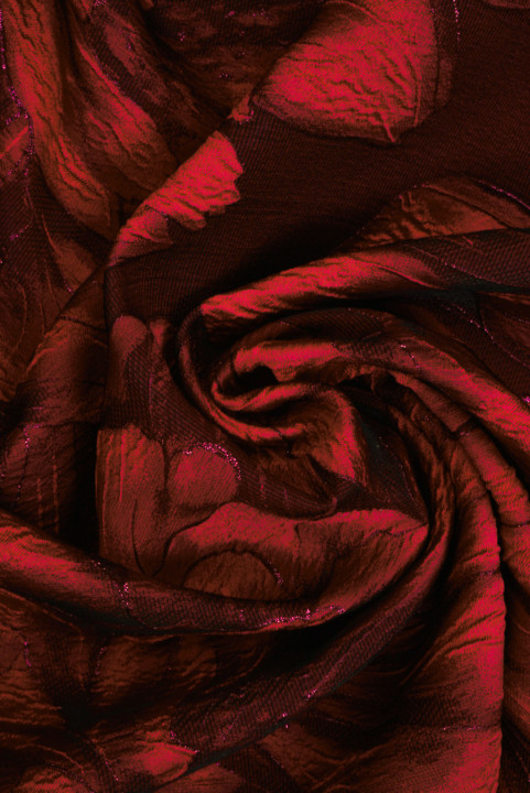 Jacquard rouge à grandes fleurs