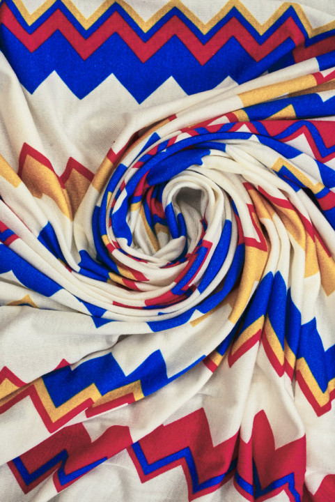 Maille à chevrons sur fond écru