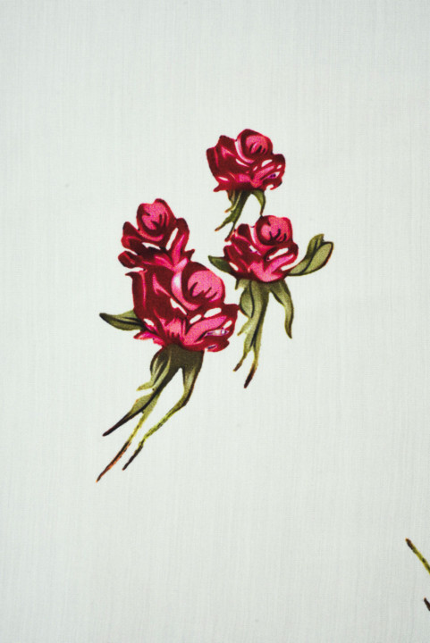 Satin viscose crème petites roses