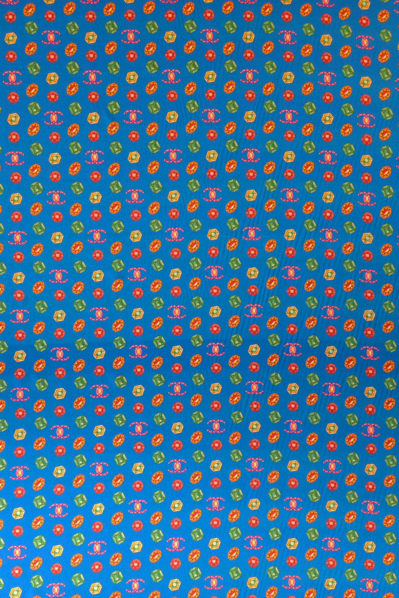 Signierter Seidensatin blau